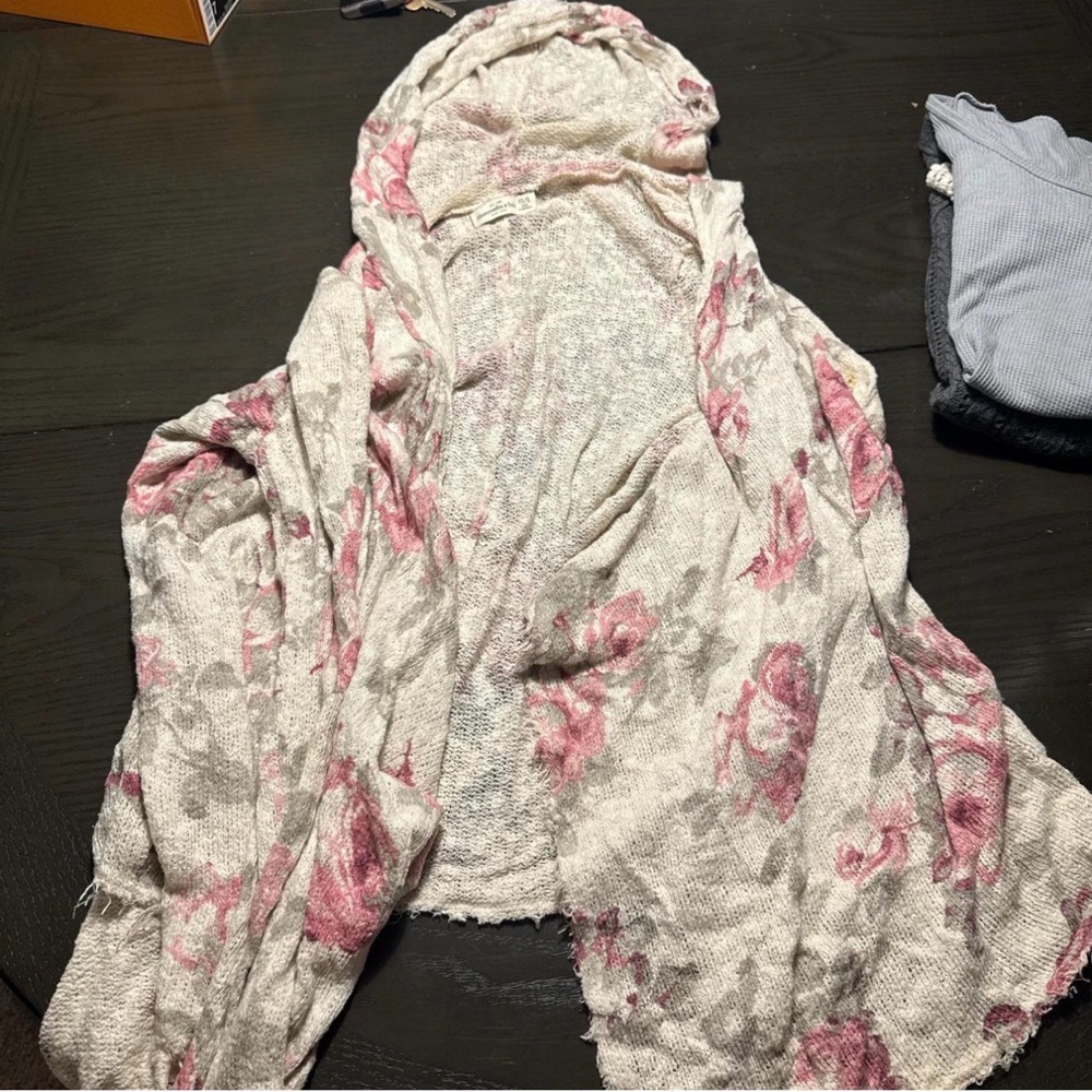 Abercrombie & Fitch Cream and Pink Knit Sweater